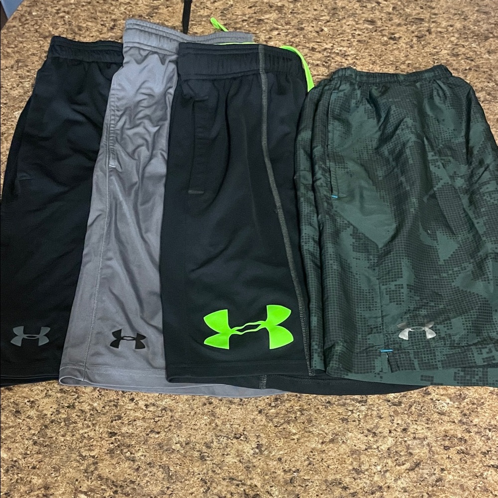 Under Armour Mens Medium Shorts Set - Black, Gray, Green
